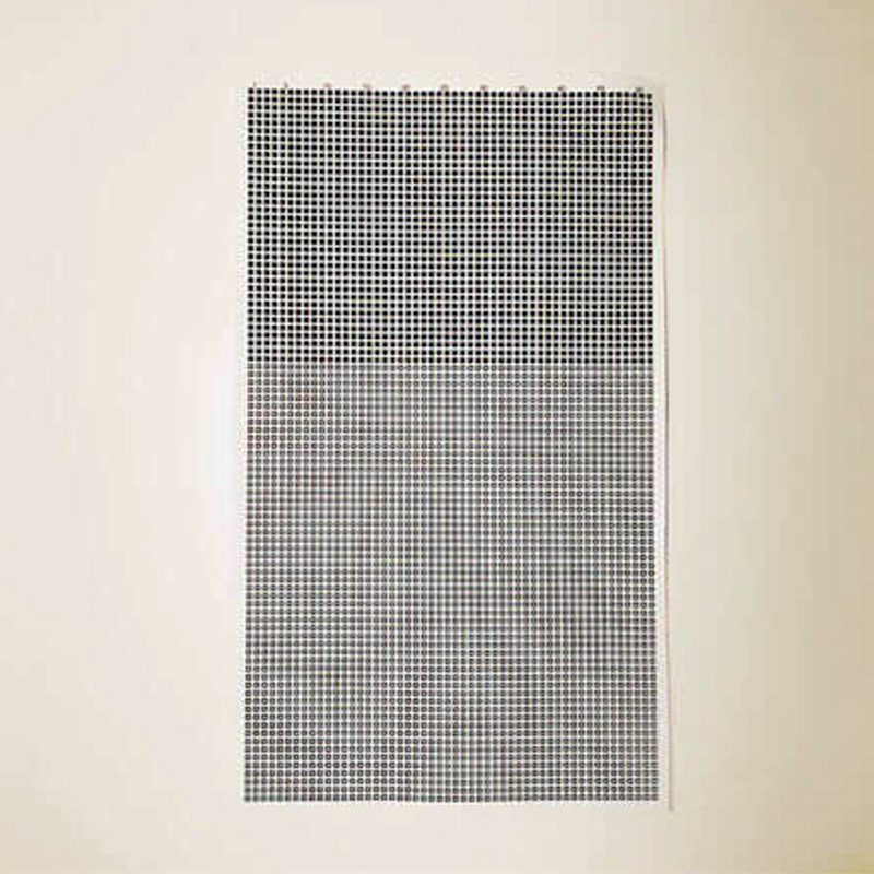 Такой листочек с прожитыми неделями висит на холодильнике. Каждый четверг закрашиваю клеточку