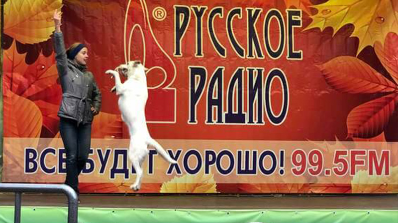 Малави (справа на фото) выступала на «Минуте славы» на «Первом канале»