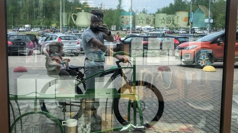 Велосипедистов много и велопарковок хватает